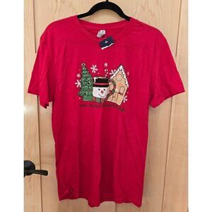 Gildan Red Christmas T-Shirt  Gingerbread House & Snowman Graphic  Medium  100%